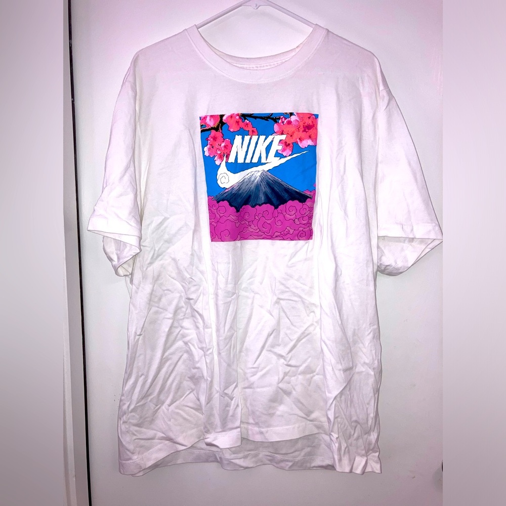 Like New Mt. Fuji Japan Nike Tee